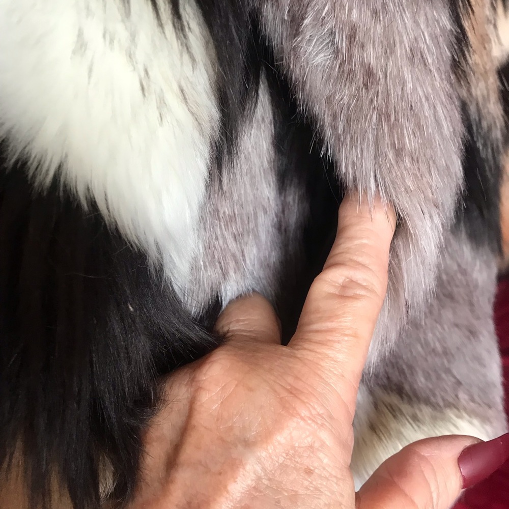 🖤 ❤️ NWOT ❤️🖤GORGEOUS FAUX FUR JACKET . . . - Picture 3 of 7